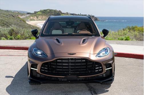 2025 Aston Martin DBX 707