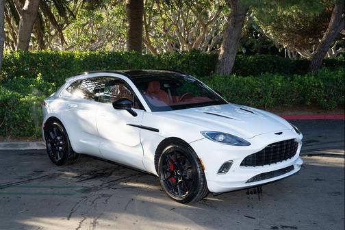 Q White Stone 2022 Aston Martin DBX
