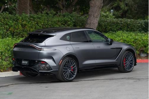 2025 Aston Martin DBX 707