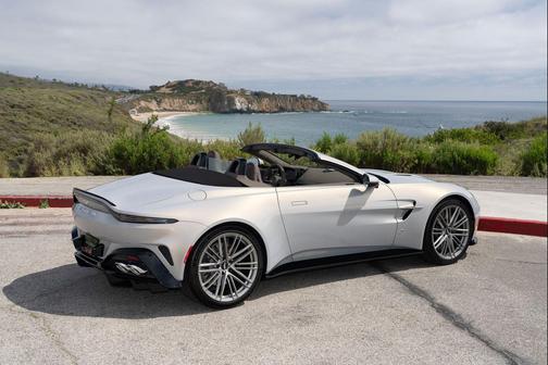Bronze 2026 Aston Martin Vantage S