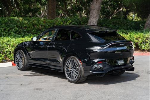2025 Aston Martin DBX 707