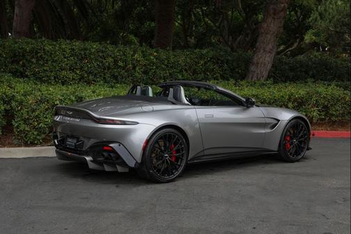 Q Spirit Silver 2023 Aston Martin Vantage Roadster