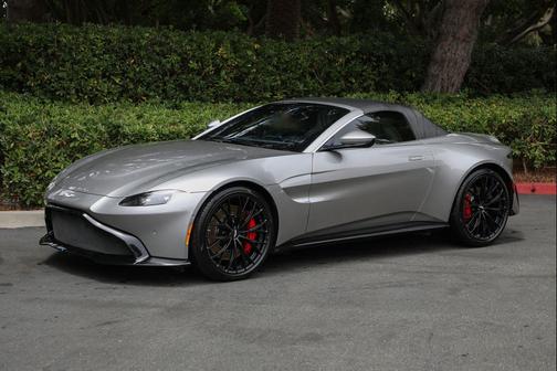 Q Spirit Silver 2023 Aston Martin Vantage Roadster