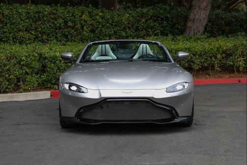 Q Spirit Silver 2023 Aston Martin Vantage Roadster
