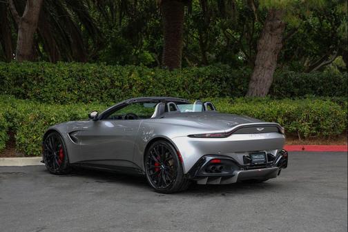 Q Spirit Silver 2023 Aston Martin Vantage Roadster