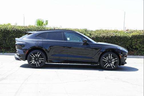 2025 Aston Martin DBX 707