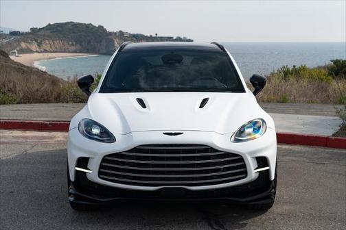 2025 Aston Martin DBX 707