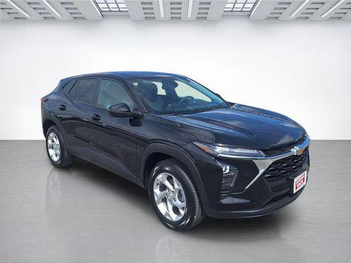 Mosaic Black Metallic 2025 Chevrolet Trax LS