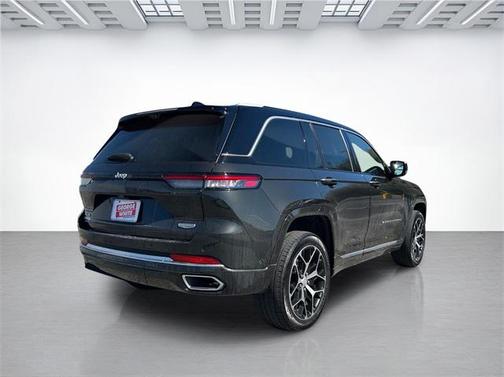 2023 Jeep Grand Cherokee Summit