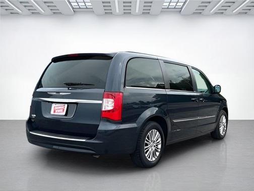 2013 Chrysler Town & Country Touring-L