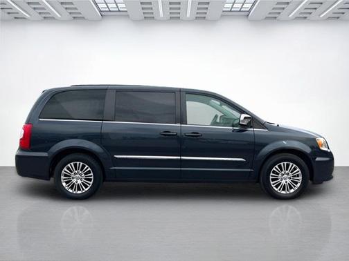 2013 Chrysler Town & Country Touring-L