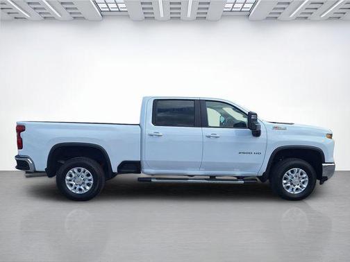 Summit White 2026 Chevrolet Silverado 2500 LT