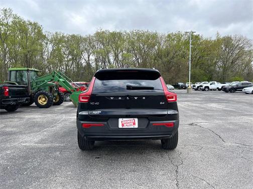 2023 Volvo XC40 B4 Ultimate Dark Theme