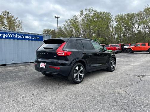 2023 Volvo XC40 B4 Ultimate Dark Theme