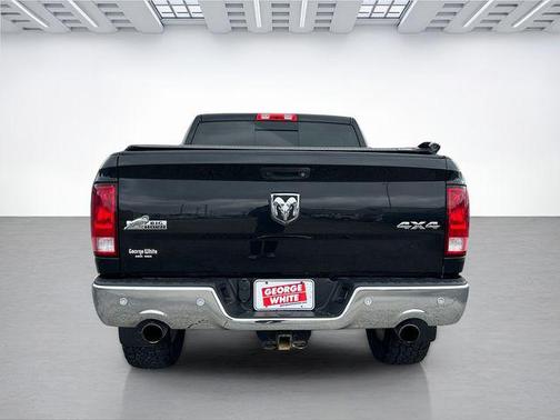 Brilliant Black Crystal Pearlcoat 2016 RAM 1500 Big Horn
