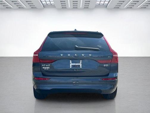 2022 Volvo XC60 B5 Momentum