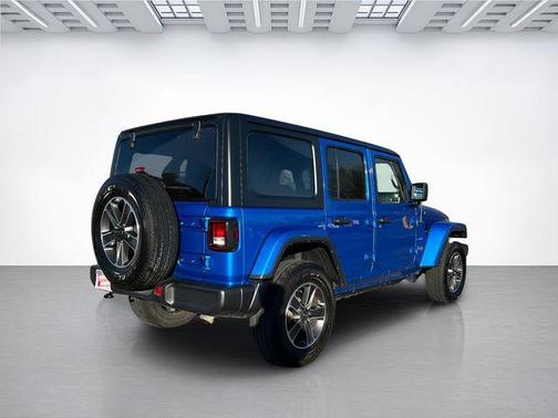 2023 Jeep Wrangler 4-Door Sahara 4x4