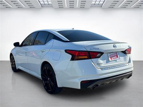 2021 Nissan Altima SR FWD