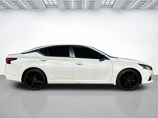 2021 Nissan Altima SR FWD