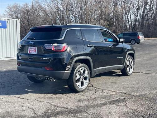 Photo 3 of 33 of 2018 Jeep Compass Limited