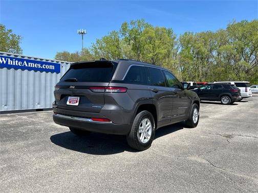 2023 Jeep Grand Cherokee Laredo