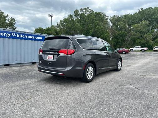 2018 Chrysler Pacifica Touring-L