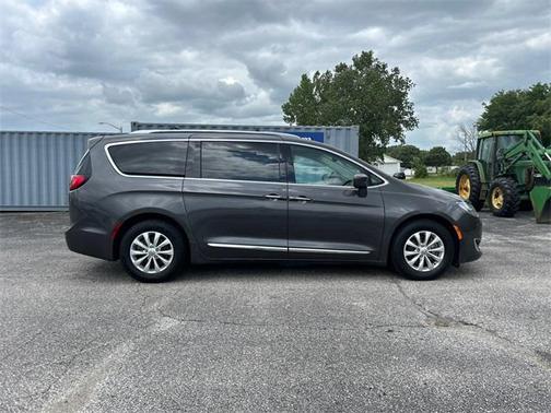2018 Chrysler Pacifica Touring-L