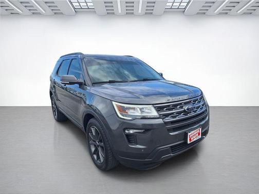 Magnetic 2018 Ford Explorer XLT