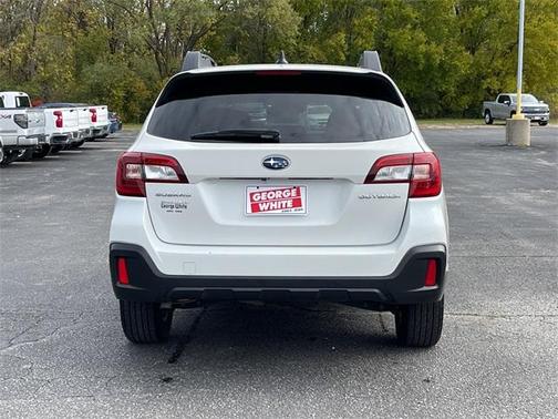 Photo 4 of 36 of 2018 Subaru Outback 2.5i Premium