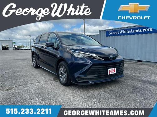 2022 Toyota Sienna LE