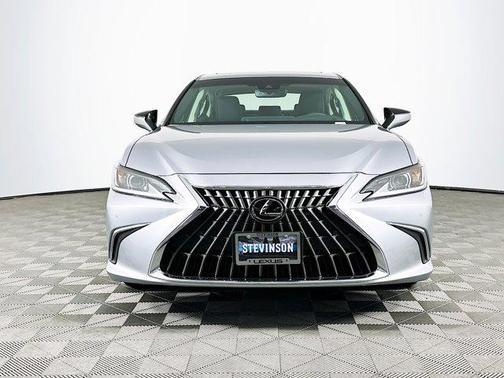 2025 Lexus ES 300h Base