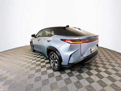 2023 Lexus RZ 450e Luxury