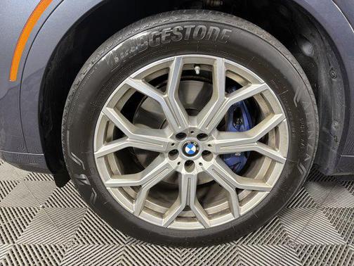 Arctic Grey Metallic 2022 BMW X7 xDrive40i