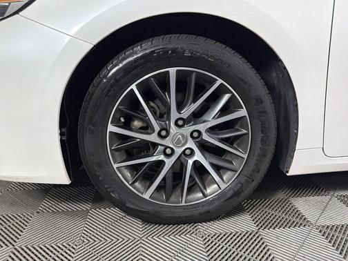 Eminent White Pearl 2017 Lexus ES 350 Base