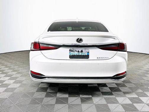2025 Lexus ES 300h Base