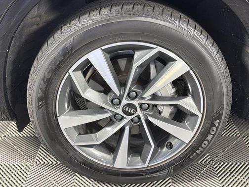 Mythos Black Metallic 2022 Audi Q5 45 S line Premium Plus