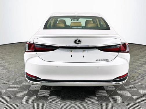 2025 Lexus ES 300h Luxury