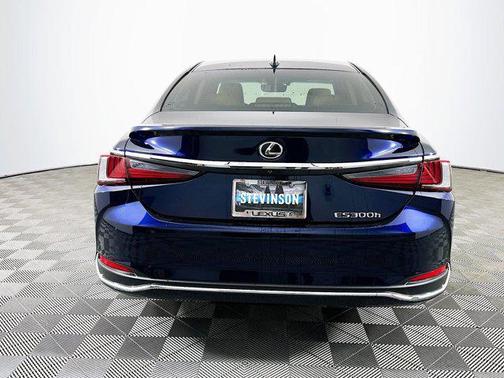 2025 Lexus ES 300h Base