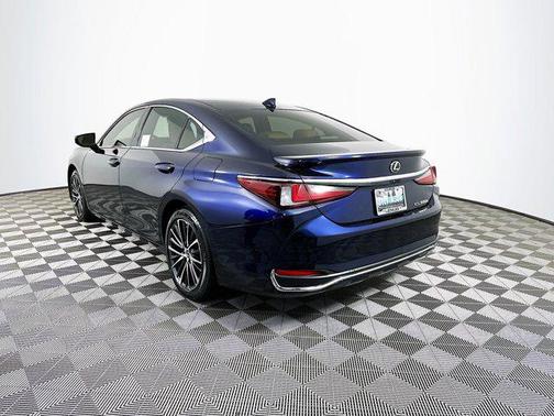 2025 Lexus ES 300h Base