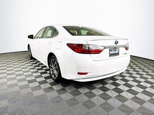 2017 Lexus ES 300h Base