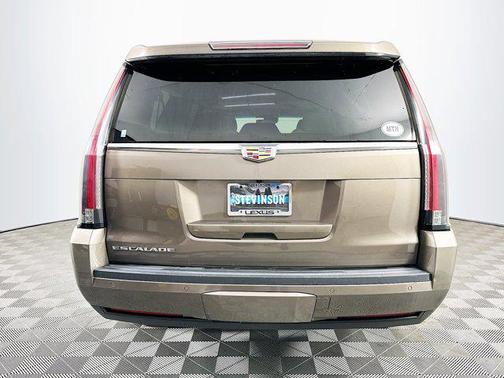 2016 Cadillac Escalade ESV Luxury