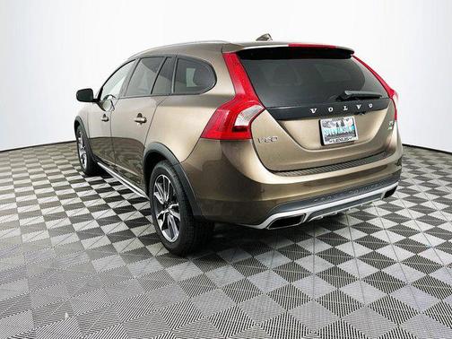2015 Volvo V60 Cross Country T5 Platinum