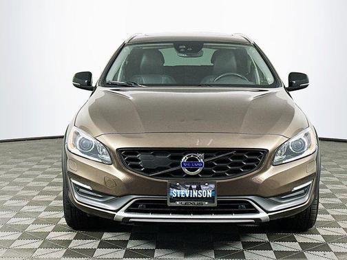 2015 Volvo V60 Cross Country T5 Platinum