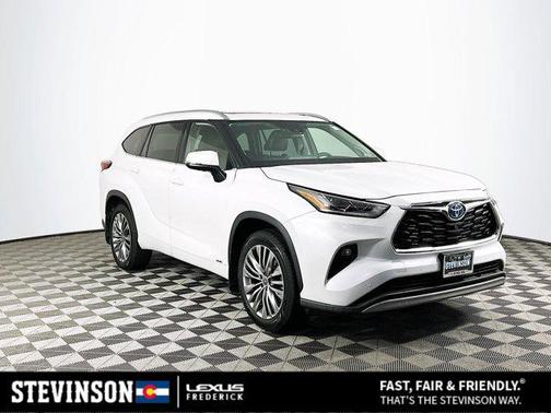 2022 Toyota Highlander Hybrid Platinum
