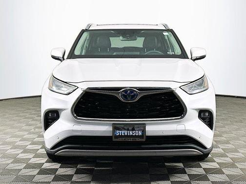 2022 Toyota Highlander Hybrid Platinum