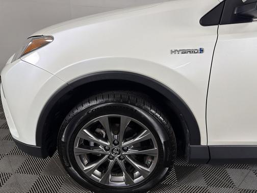 Blizzard Pearl 2018 Toyota RAV4 Hybrid Limited