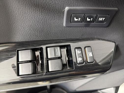 Blizzard Pearl 2018 Toyota RAV4 Hybrid Limited