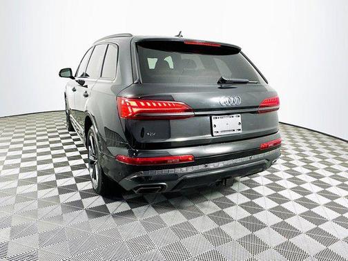 2025 Audi Q7 55 Premium Plus