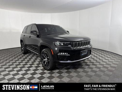 Diamond Black Crystal Pearlcoat 2023 Jeep Grand Cherokee Summit