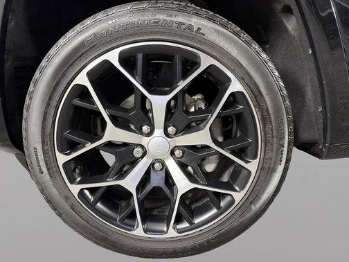 Diamond Black Crystal Pearlcoat 2023 Jeep Grand Cherokee Summit